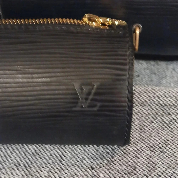 AUTHENTIC LOUIS VUITTON BLACK EPI SET HANDBAG - Picture 4 of 16